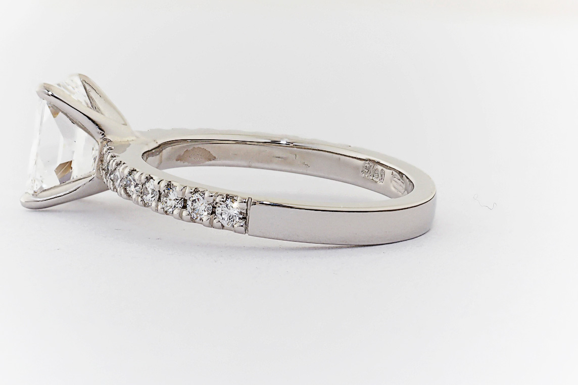 Ladies Diamond Ring