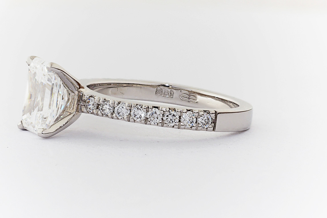 Ladies Diamond Ring