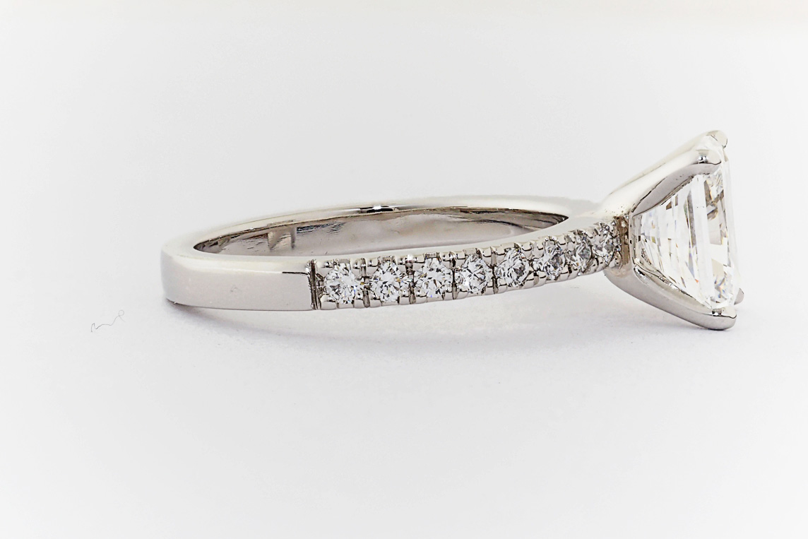 Ladies Diamond Ring